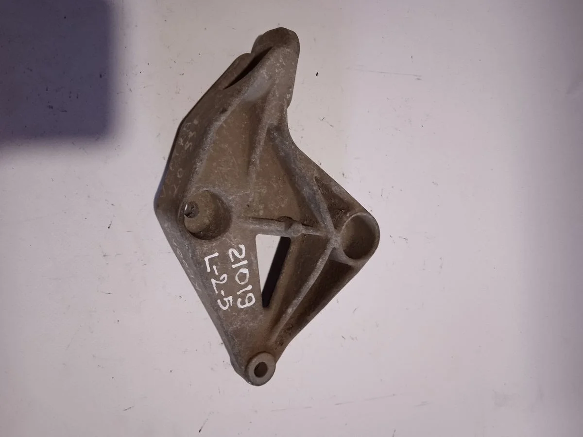 Кронштейн опоры двигателя Opel Vectra B рестайлинг (1999—2002)