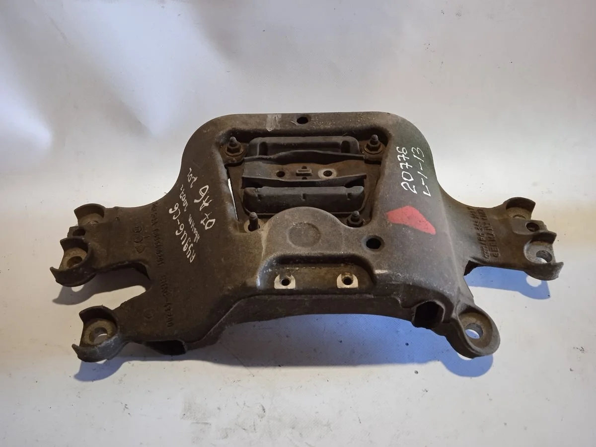 Кронштейн кпп задний (траверса) Audi A6 C6 (2004—2008)