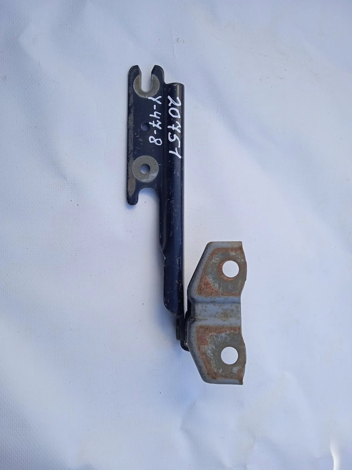 Петля капота левая Mazda 323 BJ (1998—2001)