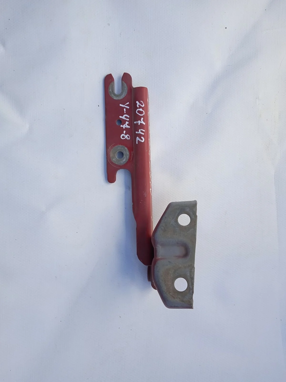 Петля капота левая Mazda 626 GF (1997—2002)