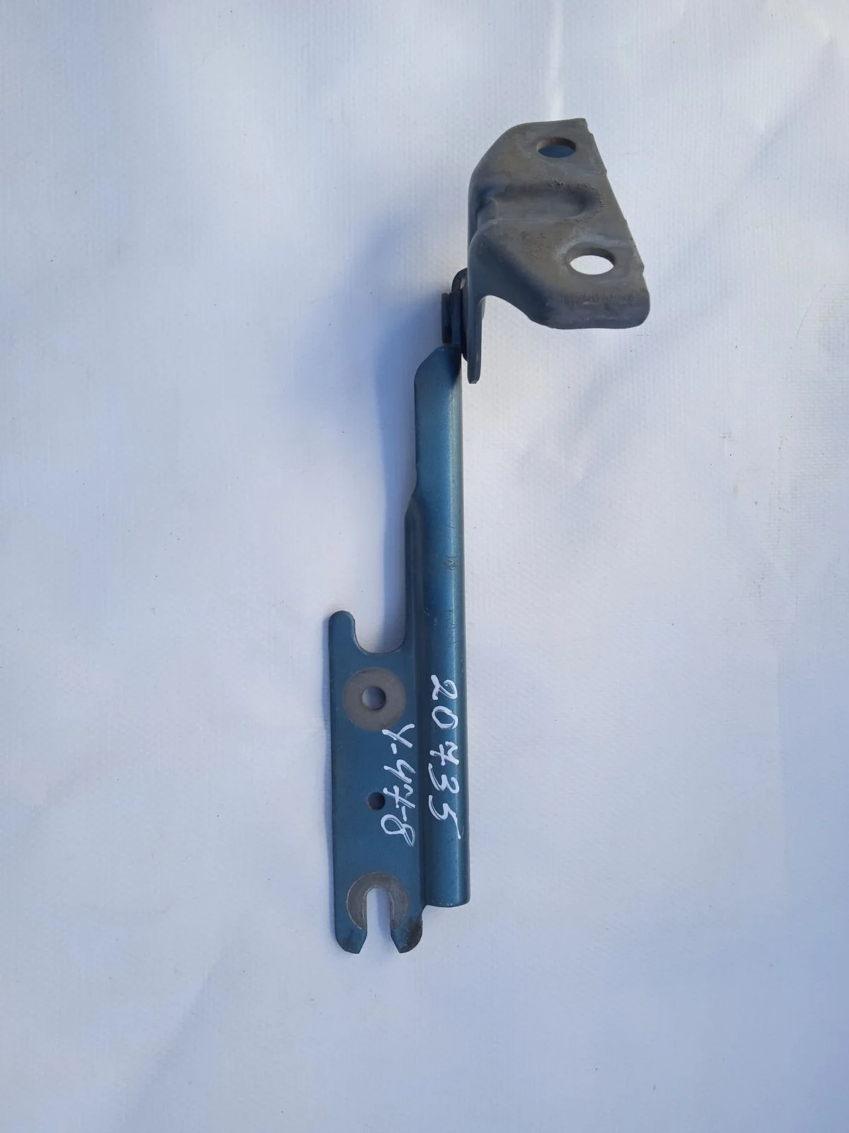 Петля капота правая Mazda 626 GF (1997—2002)