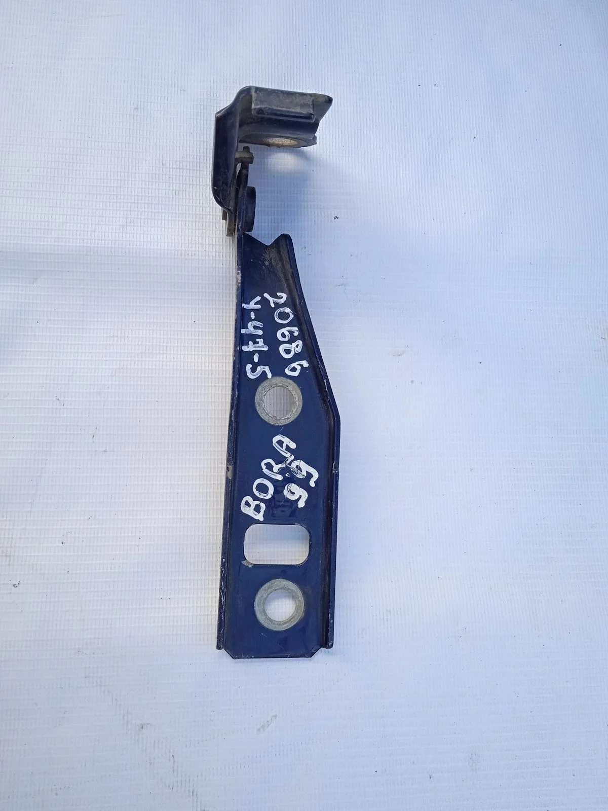 Петля капота левая Volkswagen Bora A4 (1998—2005)