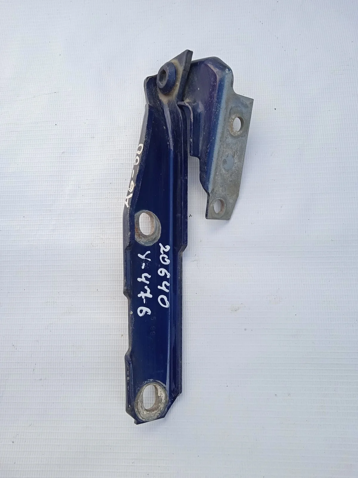 Петля капота правая Audi A6 C5 (1997—2001)