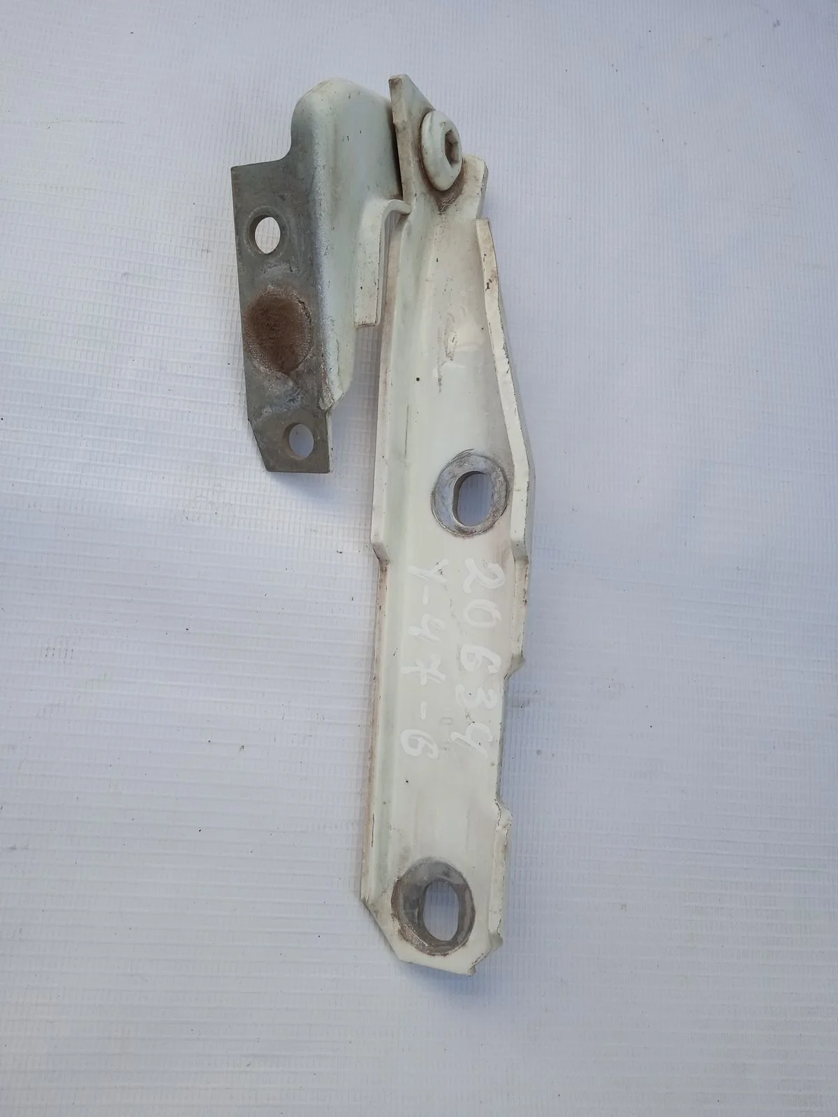 Петля капота левая Audi A6 C5 (1997—2001)