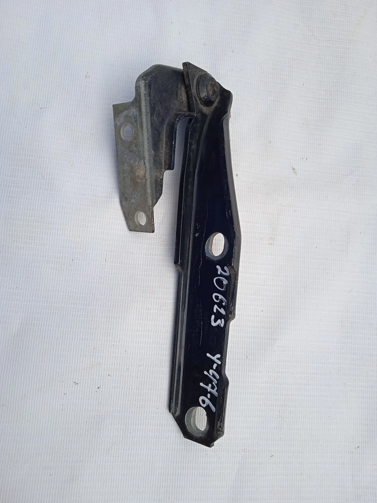 Петля капота левая Audi A6 C5 (1997—2001)