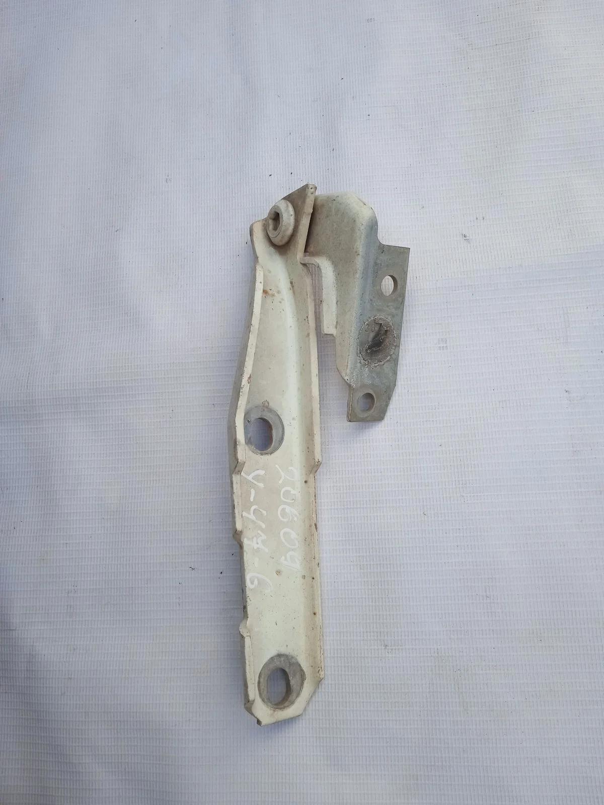 Петля капота правая Audi A6 C5 (1997—2001)