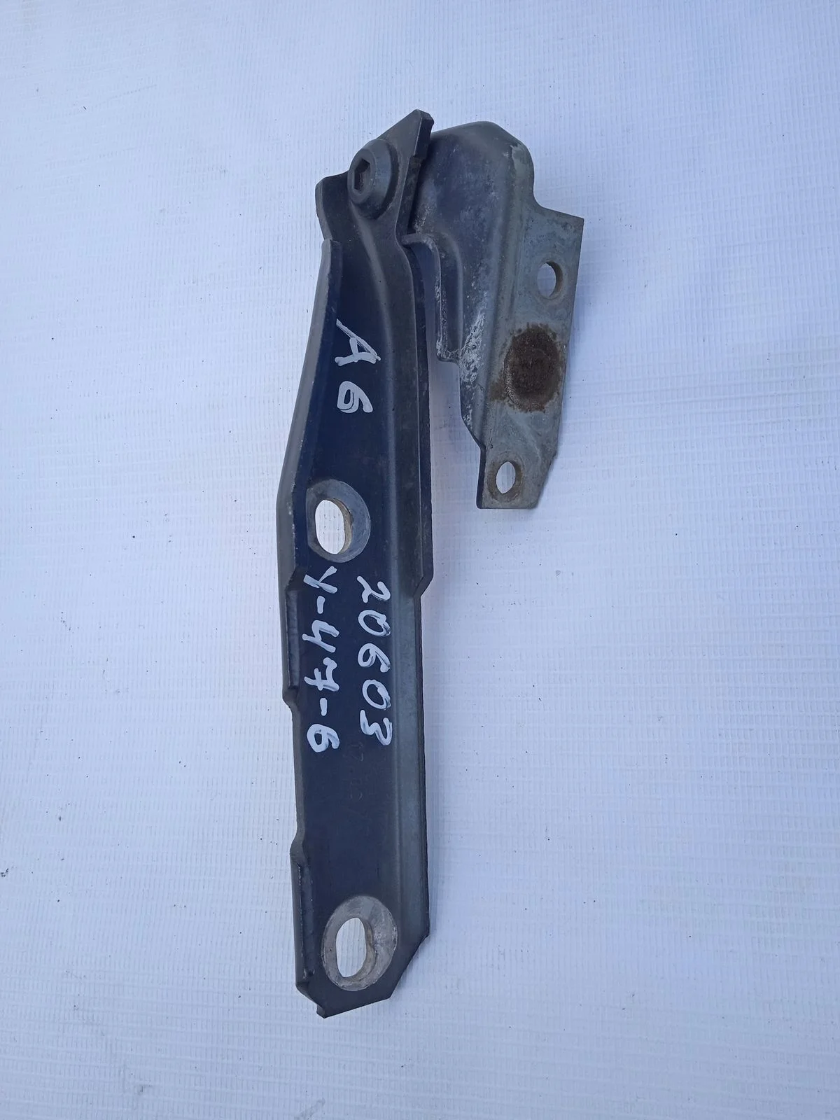 Петля капота правая Audi A6 C5 (1997—2001)