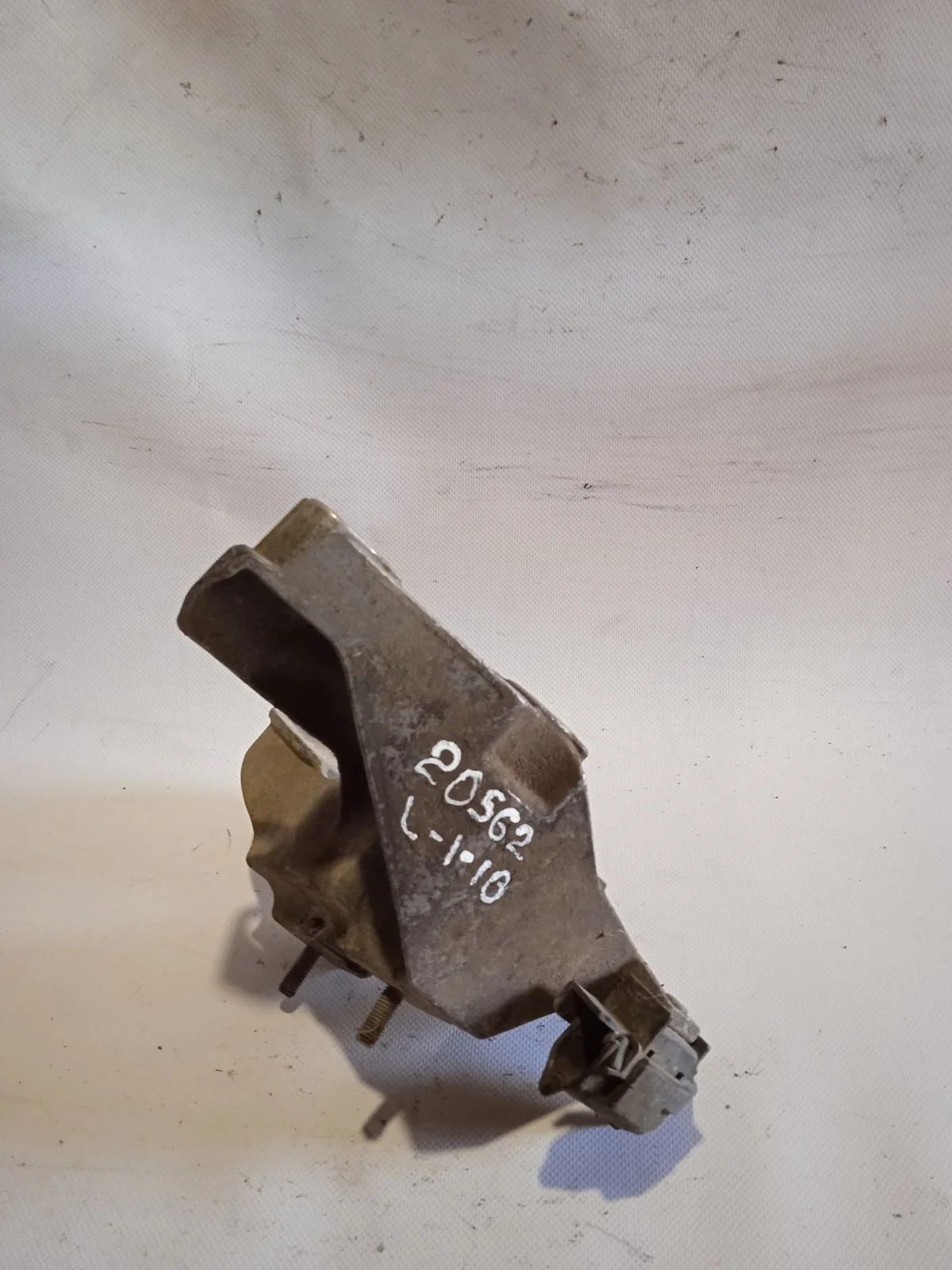 Кронштейн опоры двигателя Audi A6 C5 (1997—2001)