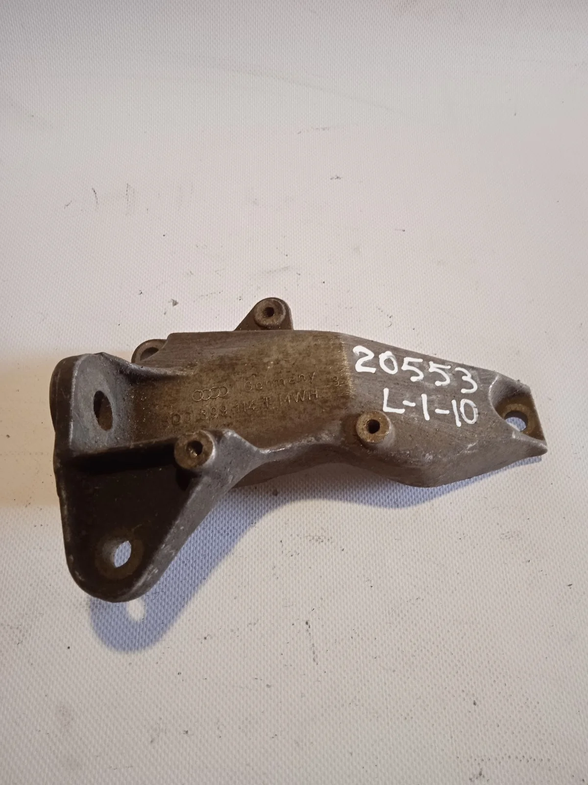 Кронштейн опоры КПП Audi A4 B5 (1994—1999)