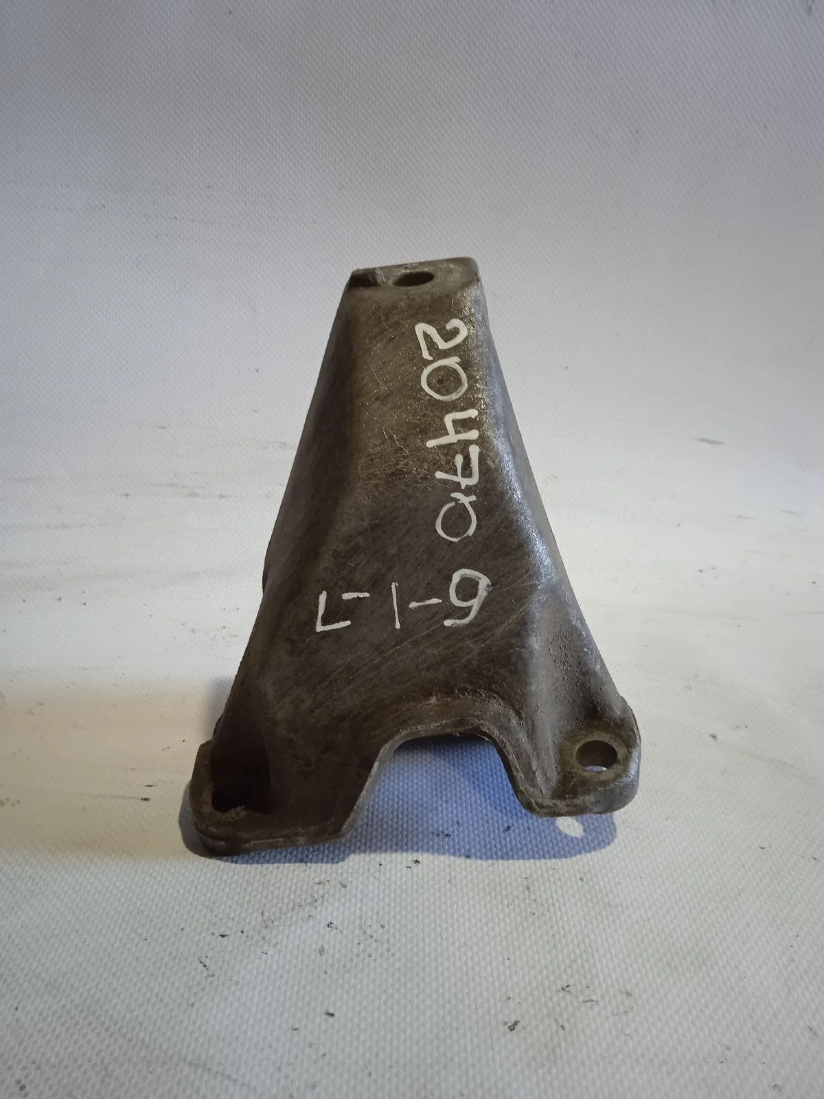 Кронштейн опоры КПП Audi A4 B5 (1994—1999)