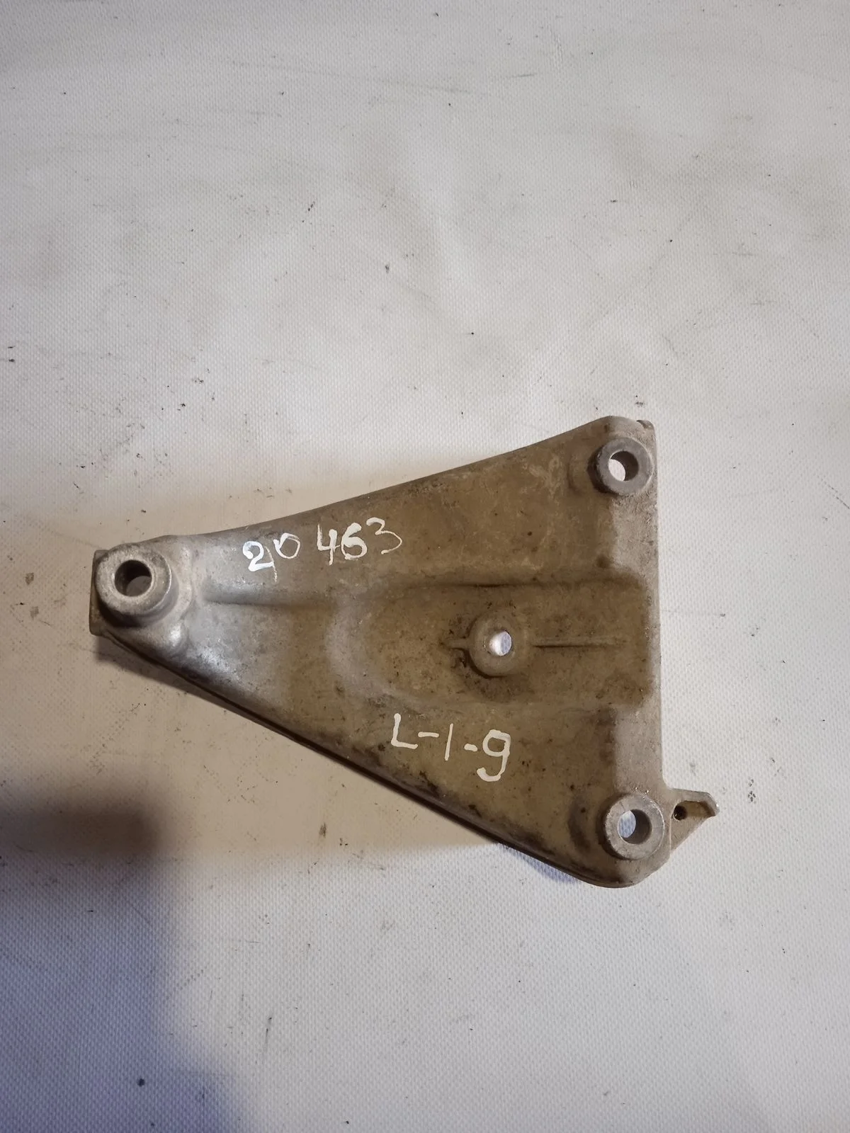 Кронштейн опоры двигателя Audi A8 D2 (1994—1999)