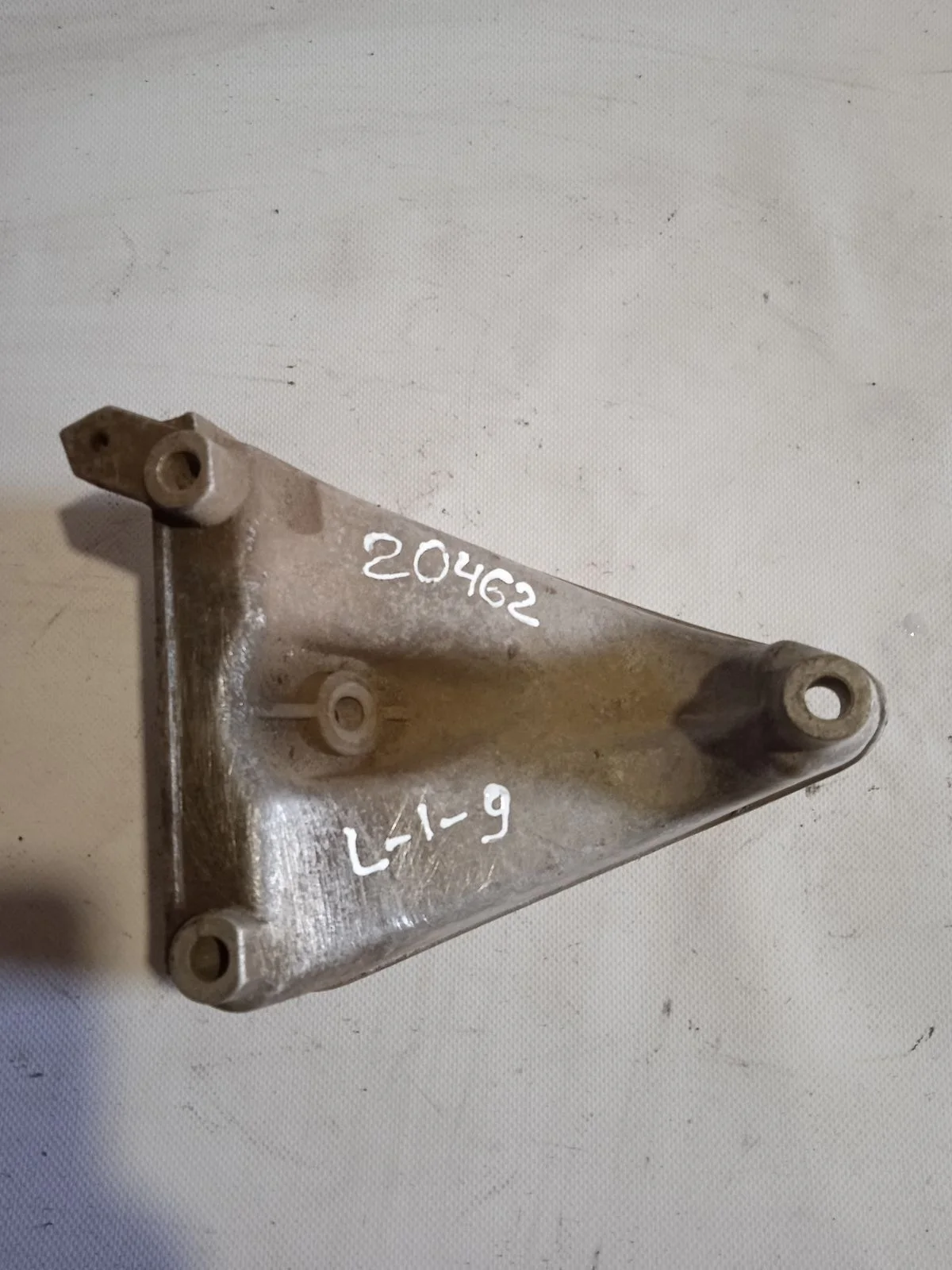 Кронштейн опоры двигателя Audi A8 D2 (1994—1999)