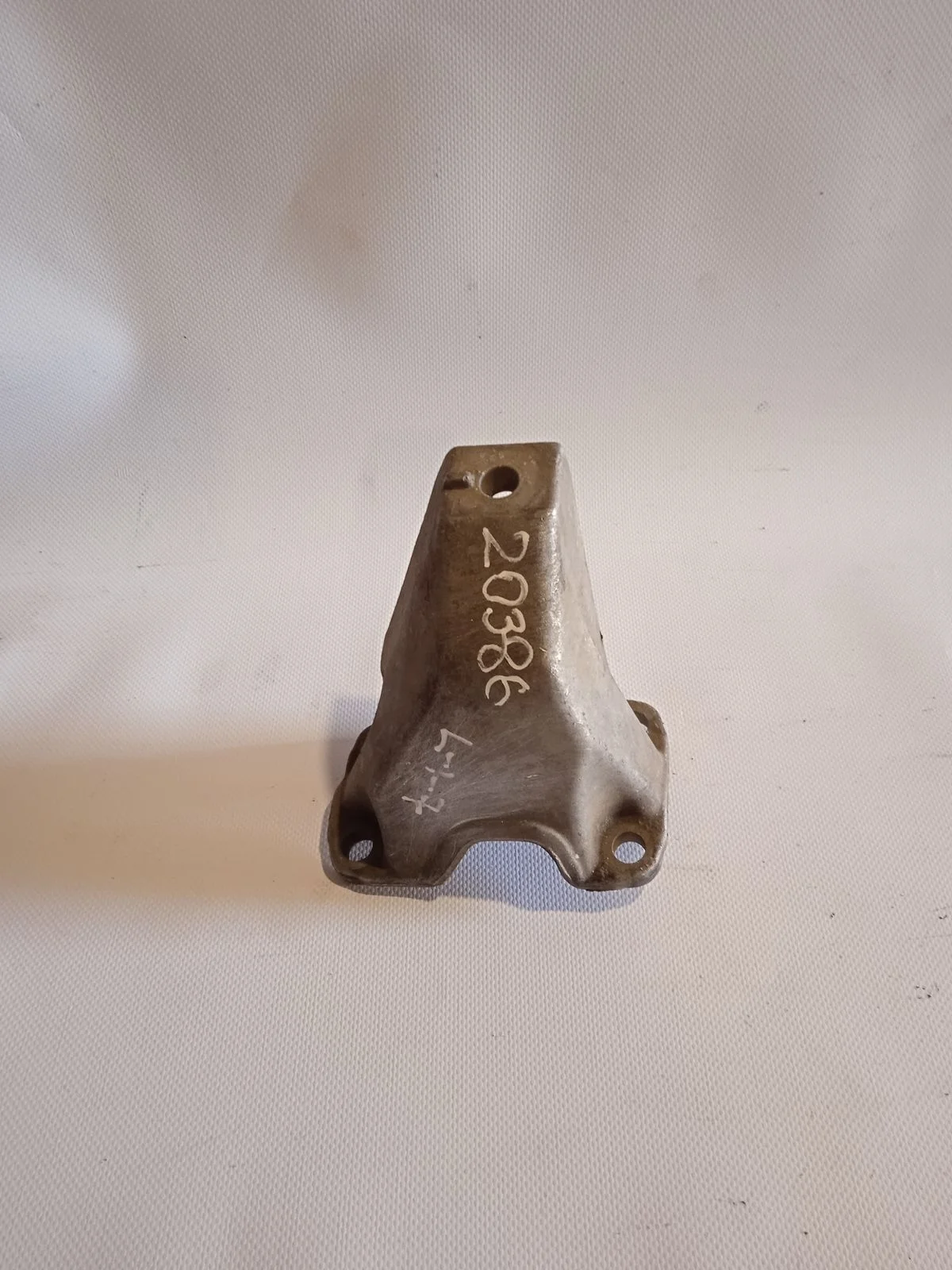 Кронштейн опоры КПП Audi A4 B5 (1994—1999)