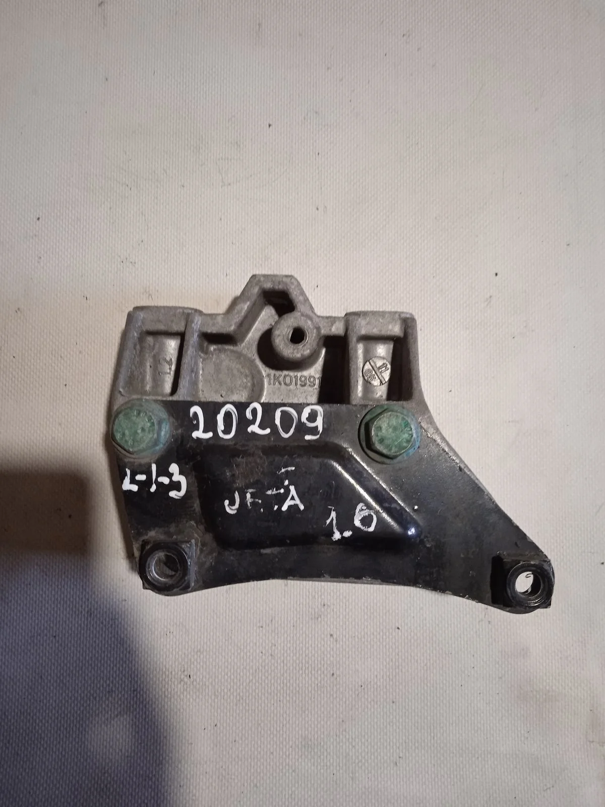 Кронштейн опоры КПП Audi A3 8P рестайлинг (2004—2008)