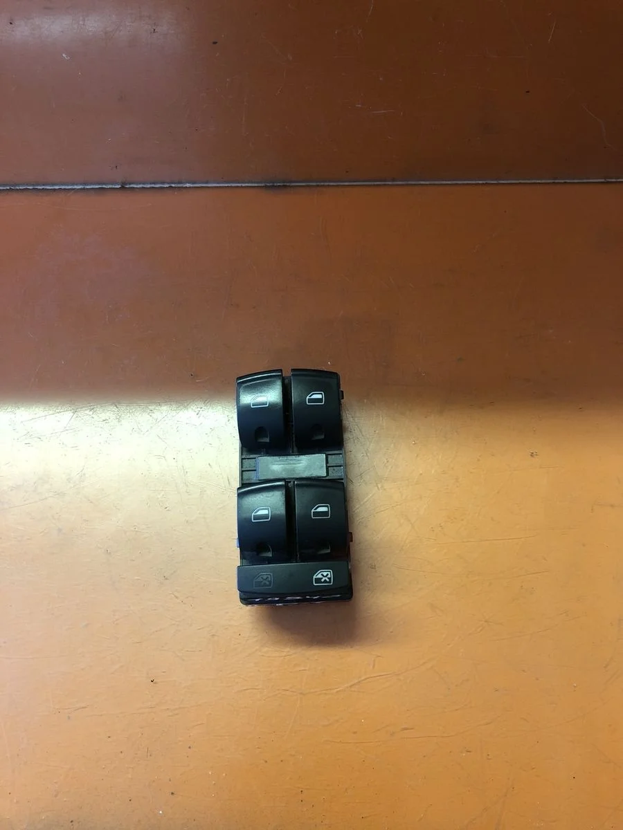 Блок управления стеклоподъемниками Audi A6 C6 (2004—2008)