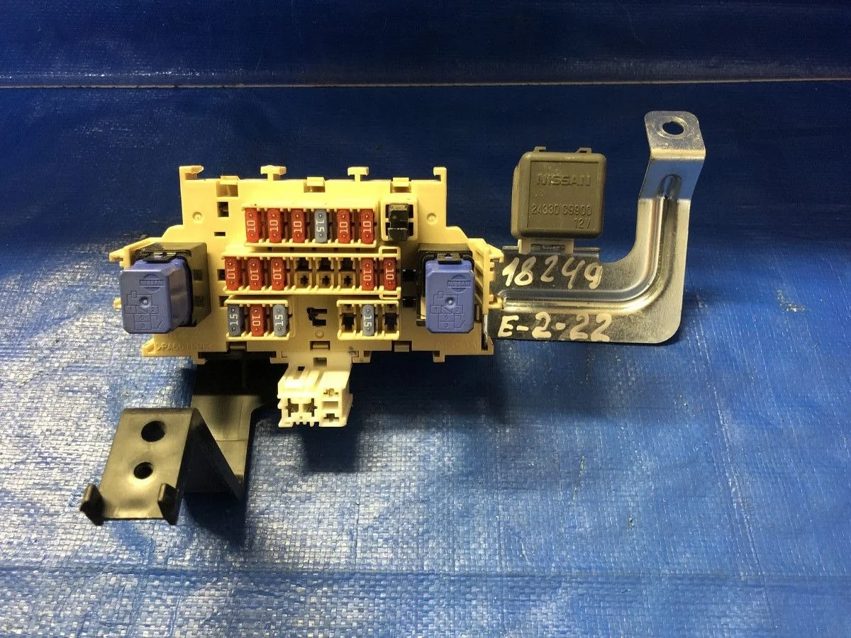 Блок предохранителей Nissan Tiida C11 (2004—2012)