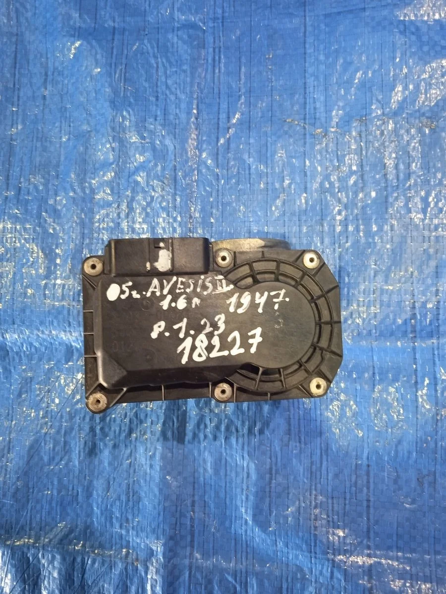 Заслонка дроссельная электрическая Toyota Avensis T250 (2003—2006)