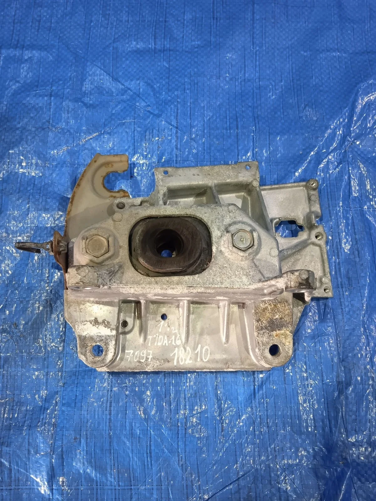 Опора ( подушка ) КПП Nissan Tiida C11 (2004—2012)