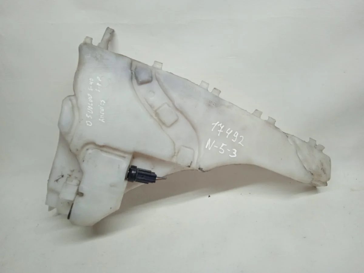 Бачок омывателя Volvo S40 II (2004—2007)