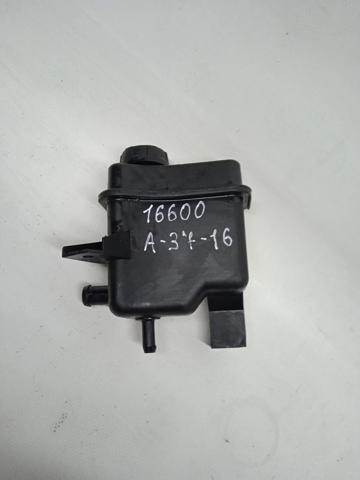 Бачок гидроусилителя (ГУР) Mitsubishi Carisma I рестайлинг (1999—2004)