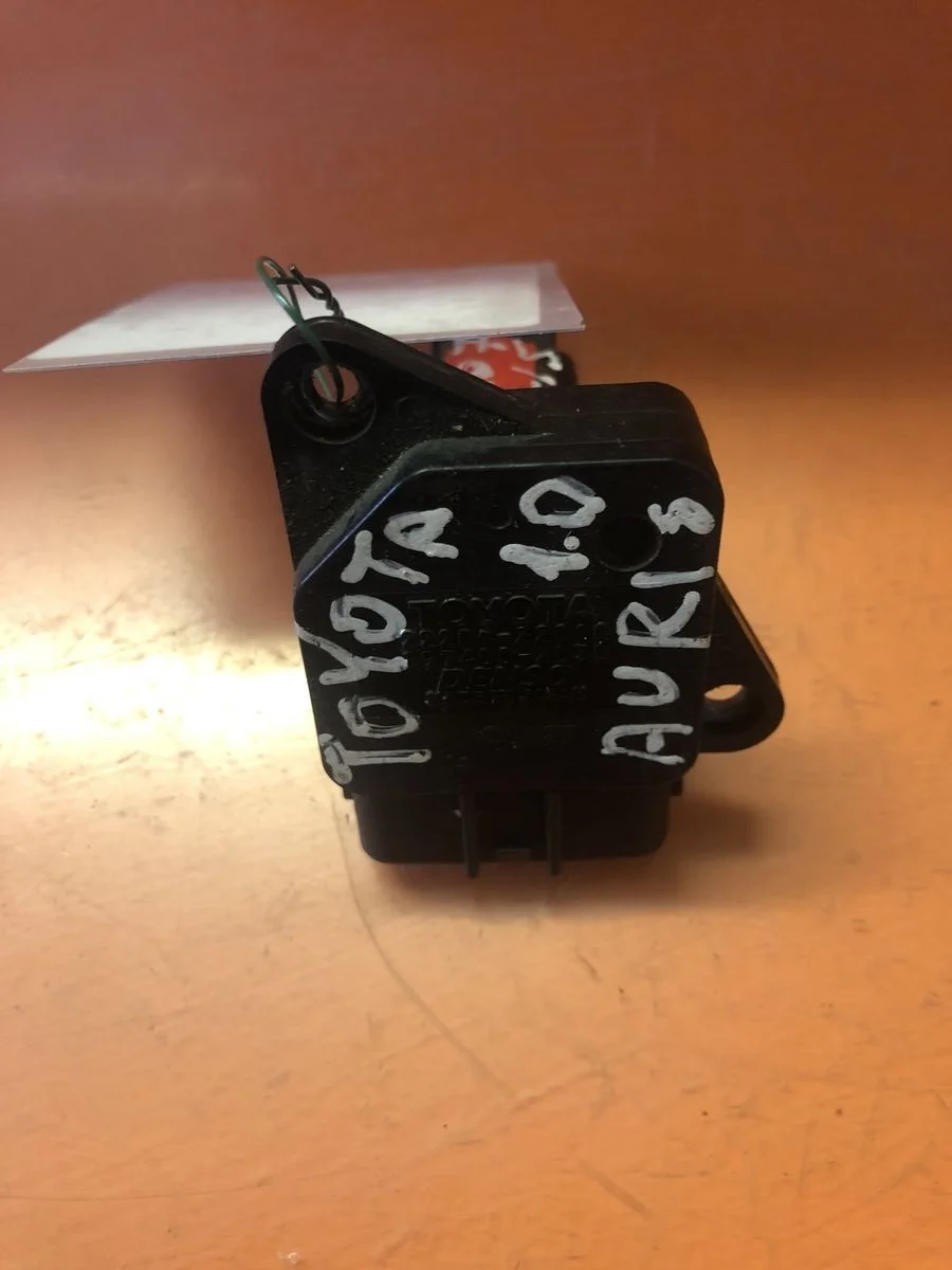 Датчик массового расхода воздуха ( ДМРВ ) Toyota RAV4 II (2000—2003)