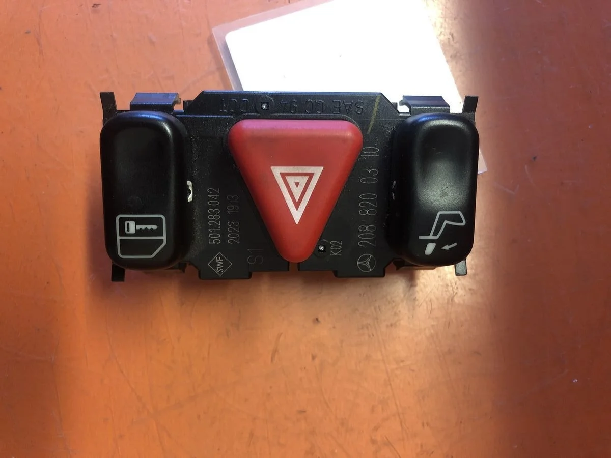 Кнопка (реле) аварийной сигнализации Mercedes-Benz E-класс W210/S210 (1995—1999)