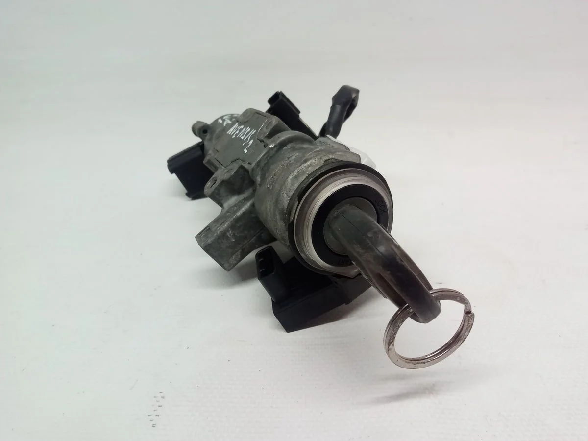 Замок зажигания Toyota Avensis T250 (2003—2006)