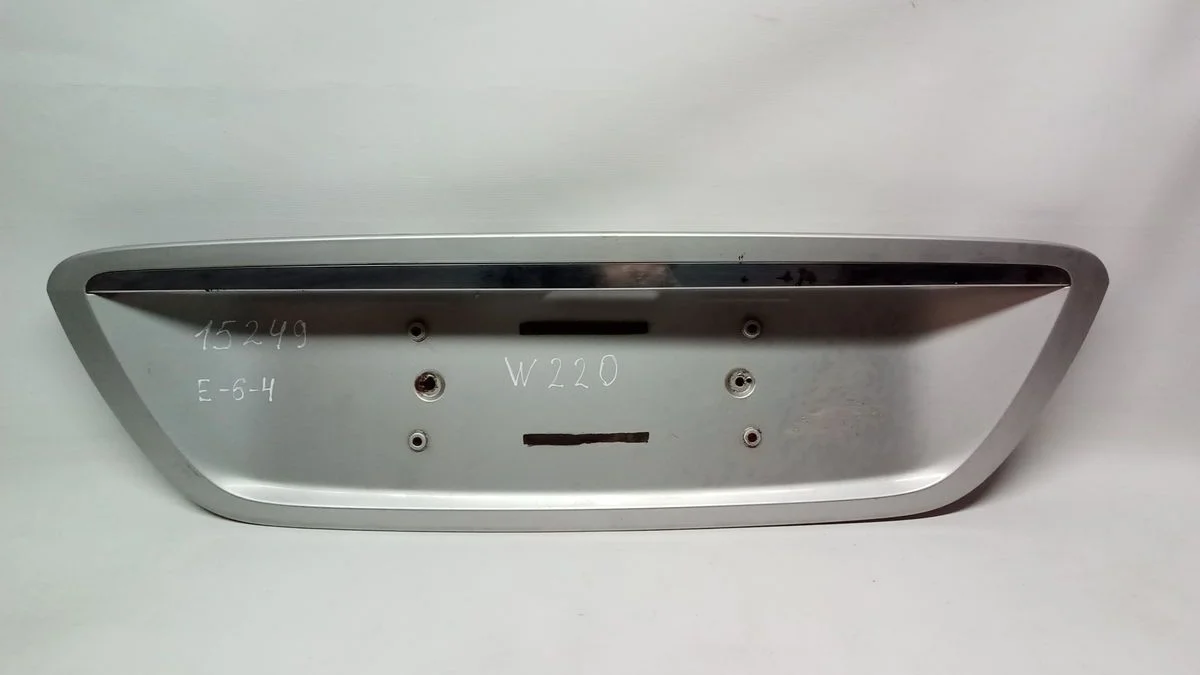 Накладка на крышку багажника (бленда) Mercedes-Benz S-класс W220 (1998—2005)