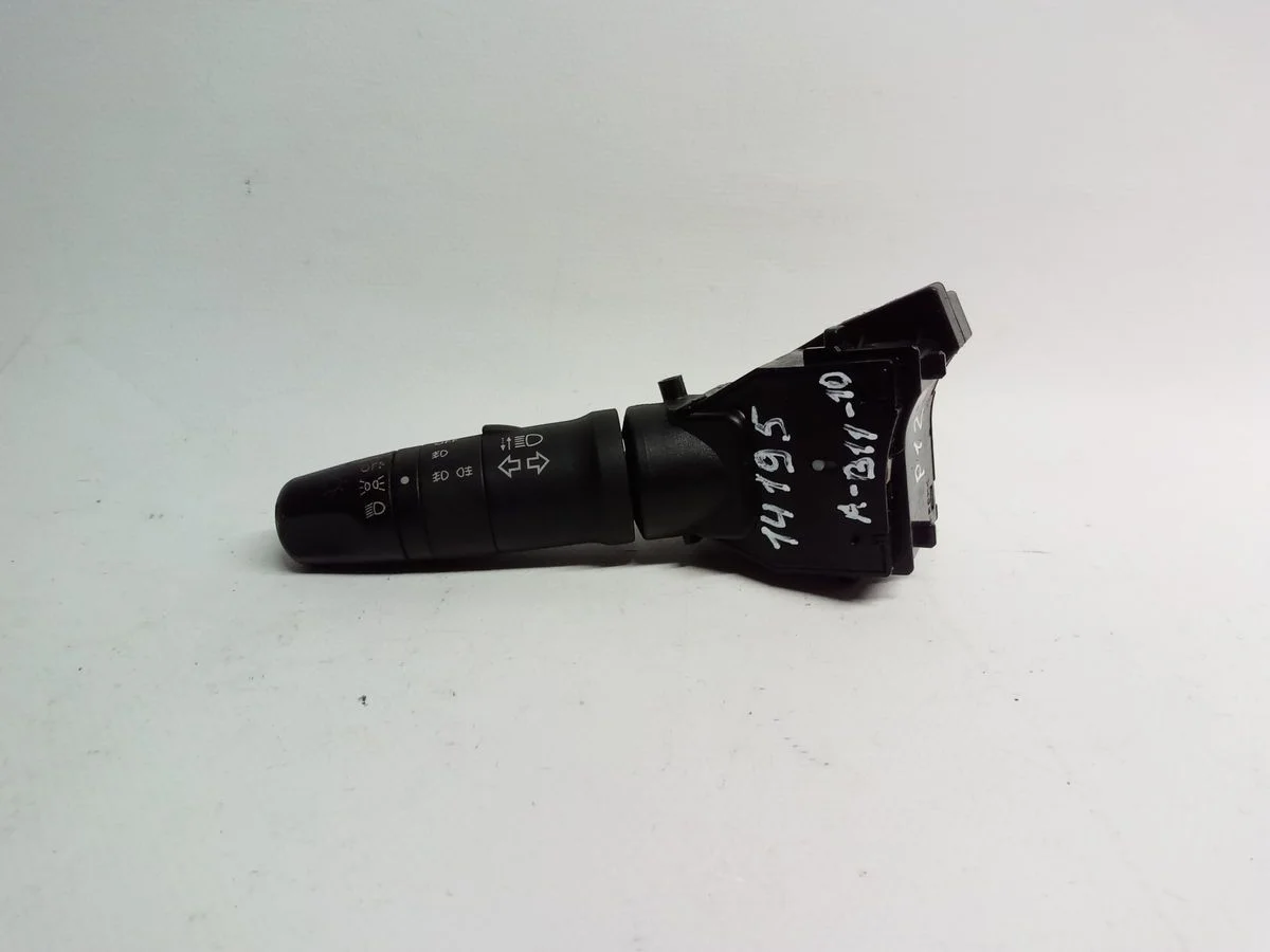 Переключатель поворотов подрулевой Nissan Primera P12 (2001—2008)