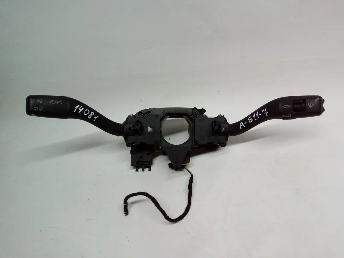 Блок подрулевых переключателей (стрекоза) Audi A4 B6 (2000—2006)