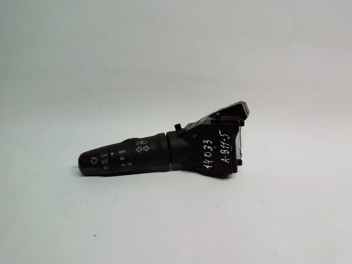 Переключатель поворотов подрулевой Nissan Primera P12 (2001—2008)