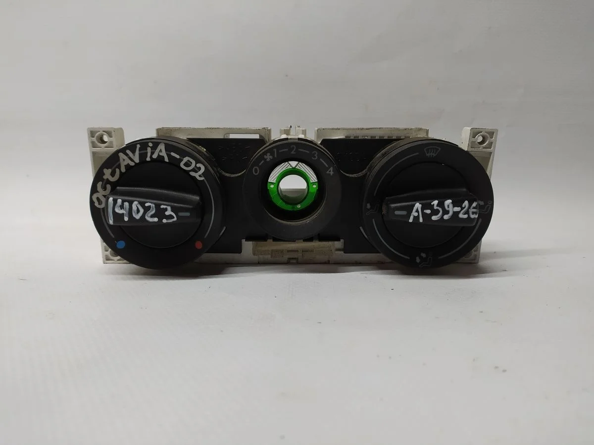 Блок управления отопителем Skoda Octavia I рестайлинг (2000—2011)