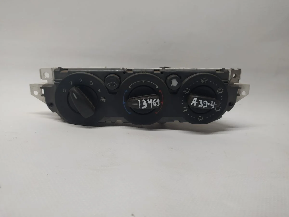 Блок управления отопителем Ford Focus II (2005—2008)