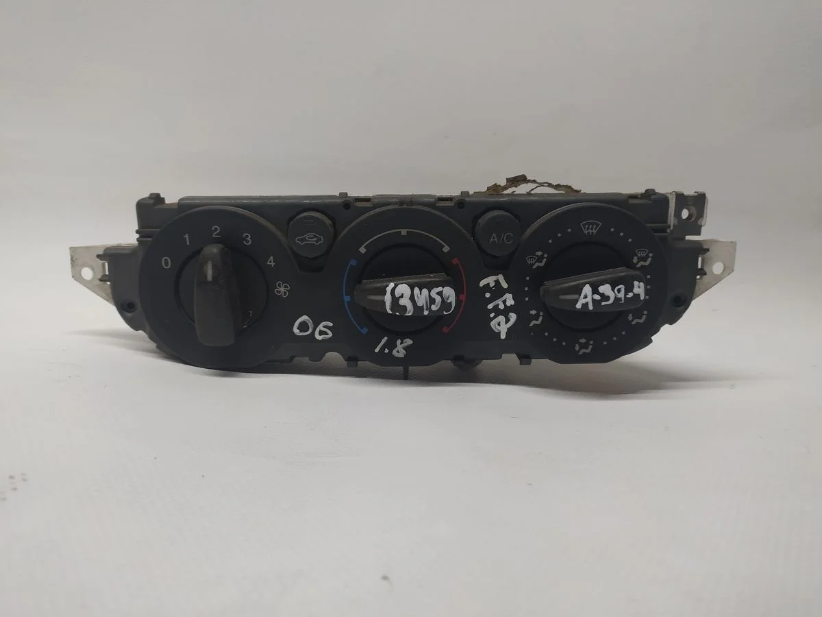 Блок управления отопителем Ford Focus II (2005—2008)