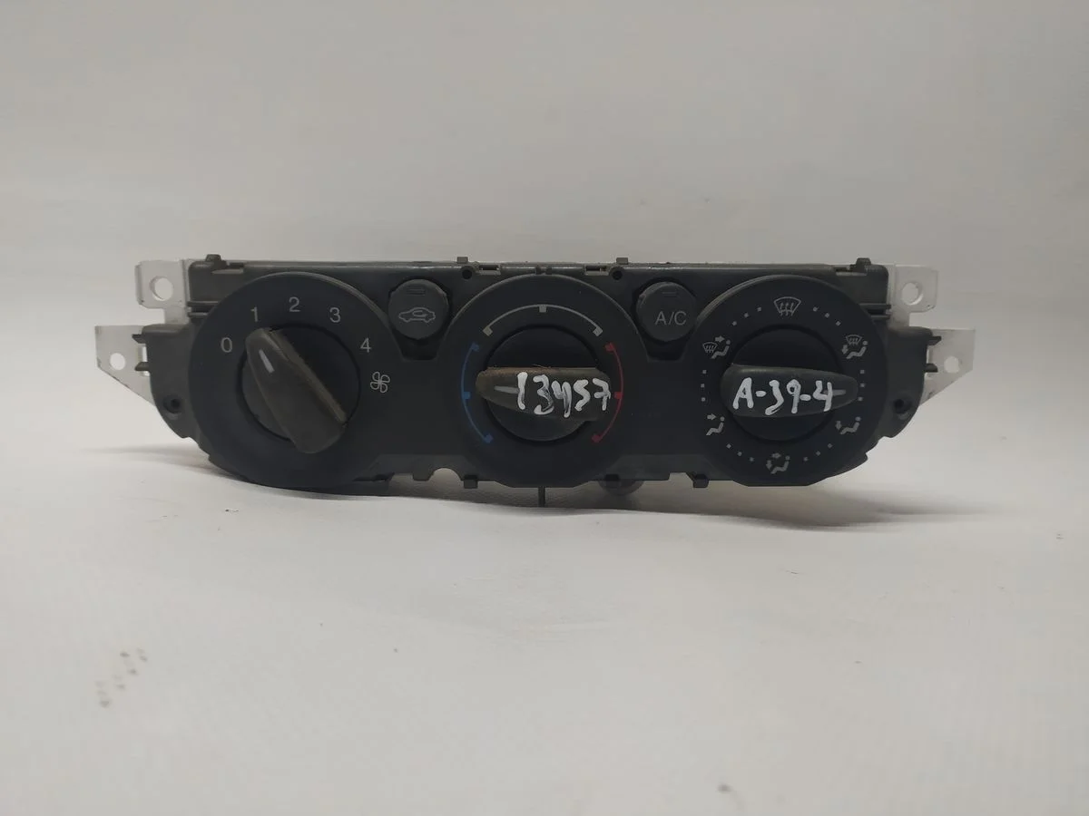 Блок управления отопителем Ford Focus II (2005—2008)