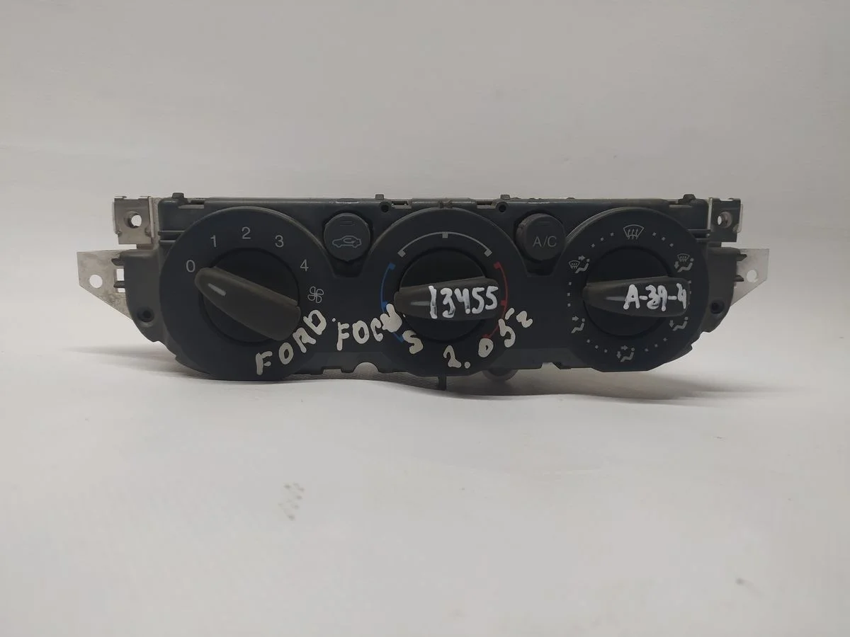 Блок управления отопителем Ford Focus II (2005—2008)