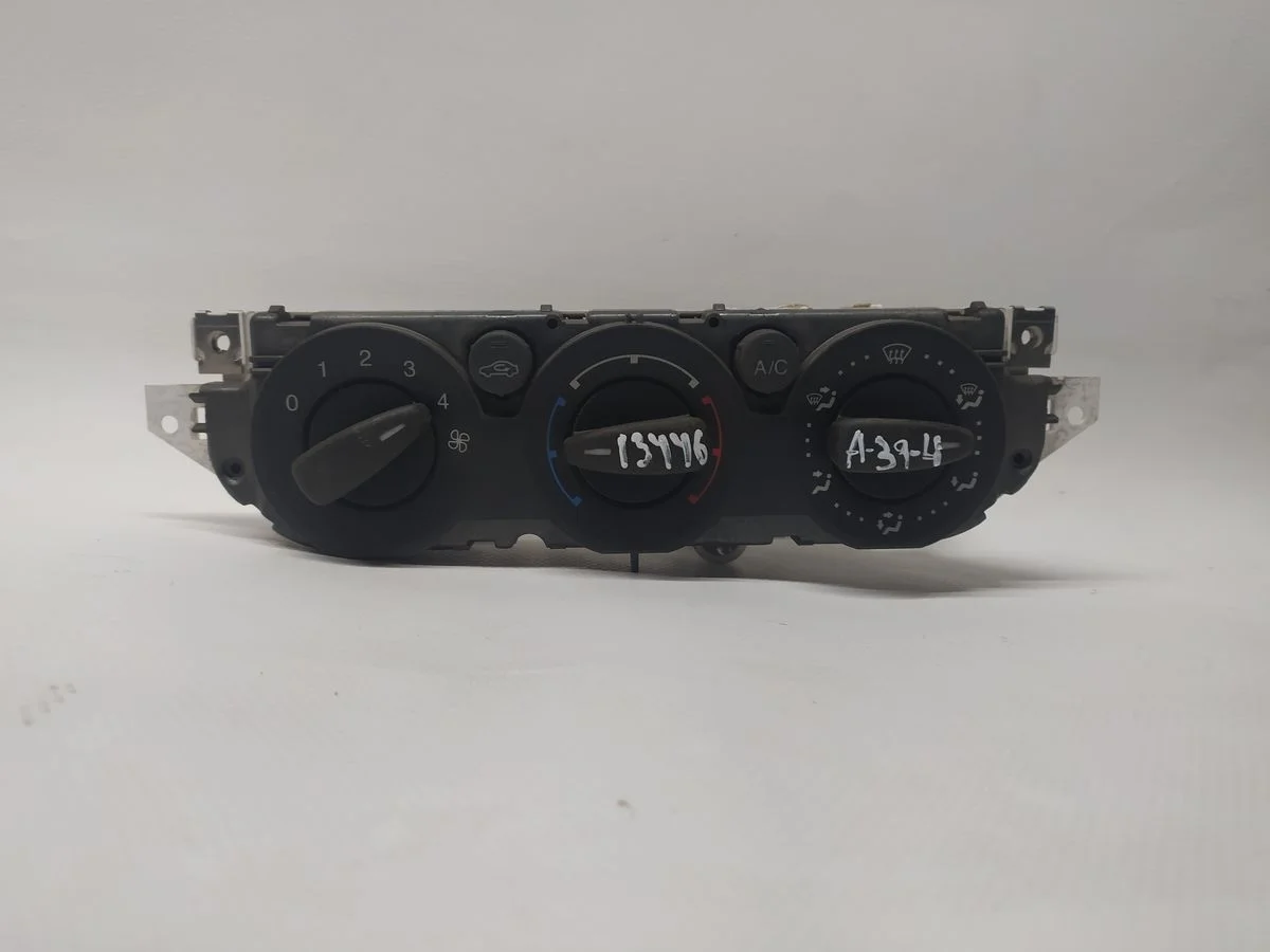 Блок управления отопителем Ford Focus II (2005—2008)