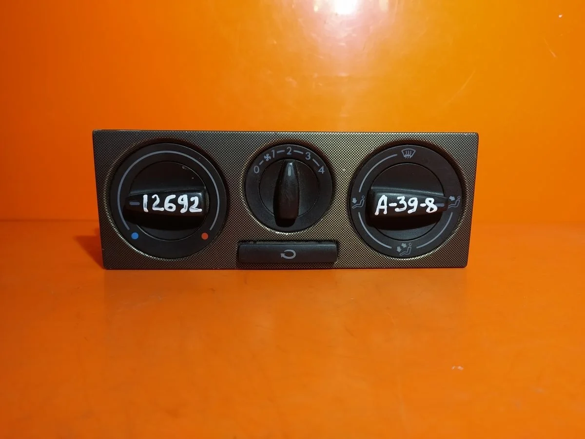 Блок управления отопителем Volkswagen Passat B5 (1996—2001)