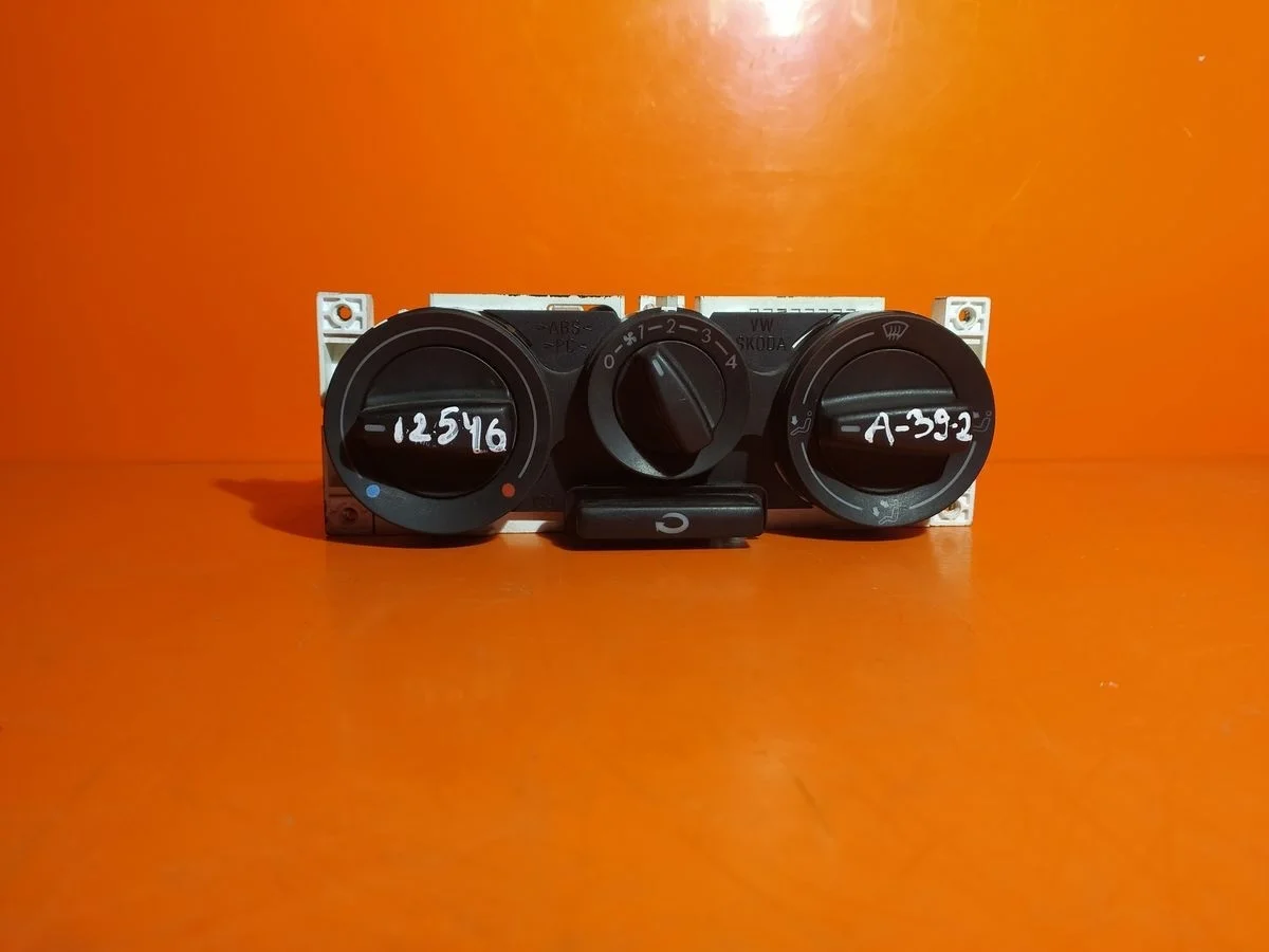 Блок управления отопителем Skoda Octavia I рестайлинг (2000—2011)