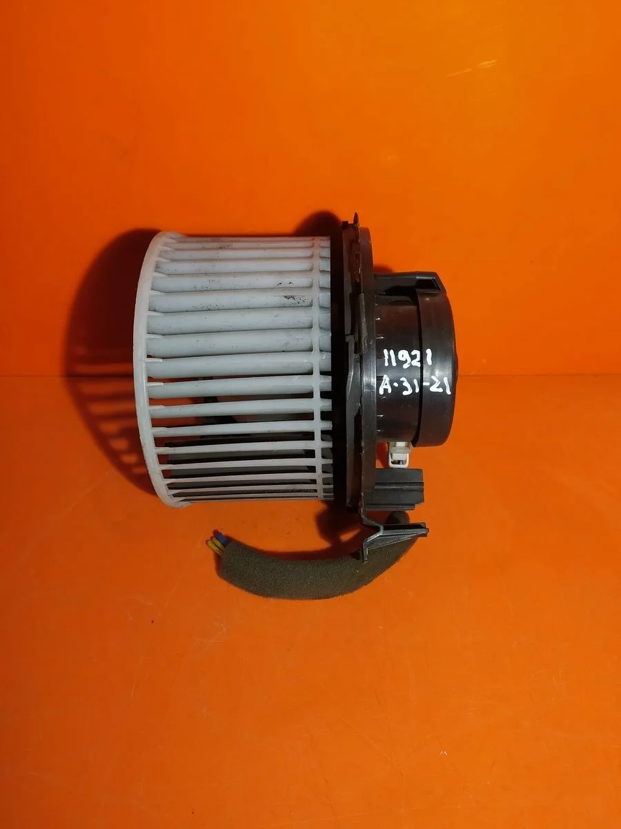 Двигатель отопителя (моторчик печки) Nissan Tiida C11 (2004—2012)