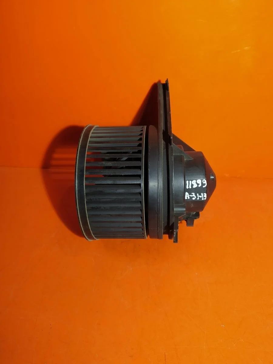 Двигатель отопителя (моторчик печки) Volkswagen Golf Mk4 (1997—2006)