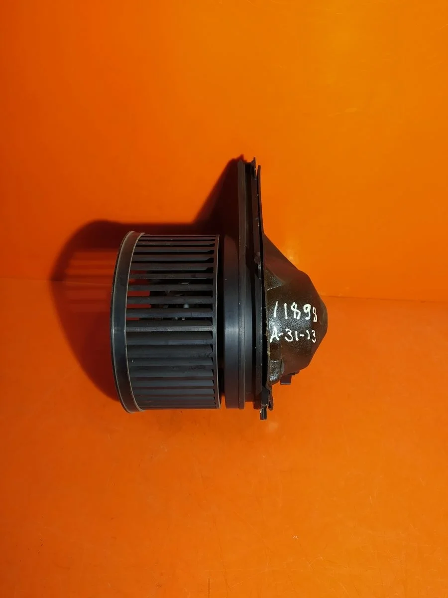 Двигатель отопителя (моторчик печки) Volkswagen Golf Mk4 (1997—2006)