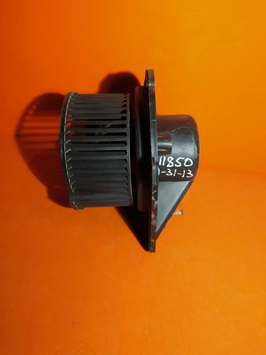 Двигатель отопителя (моторчик печки) Audi A4 B5 (1994—1999)