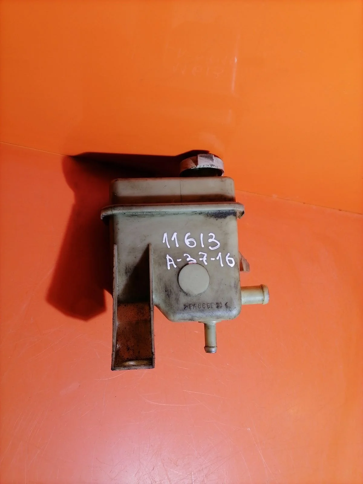 Бачок гидроусилителя (ГУР) Mitsubishi Carisma I рестайлинг (1999—2004)