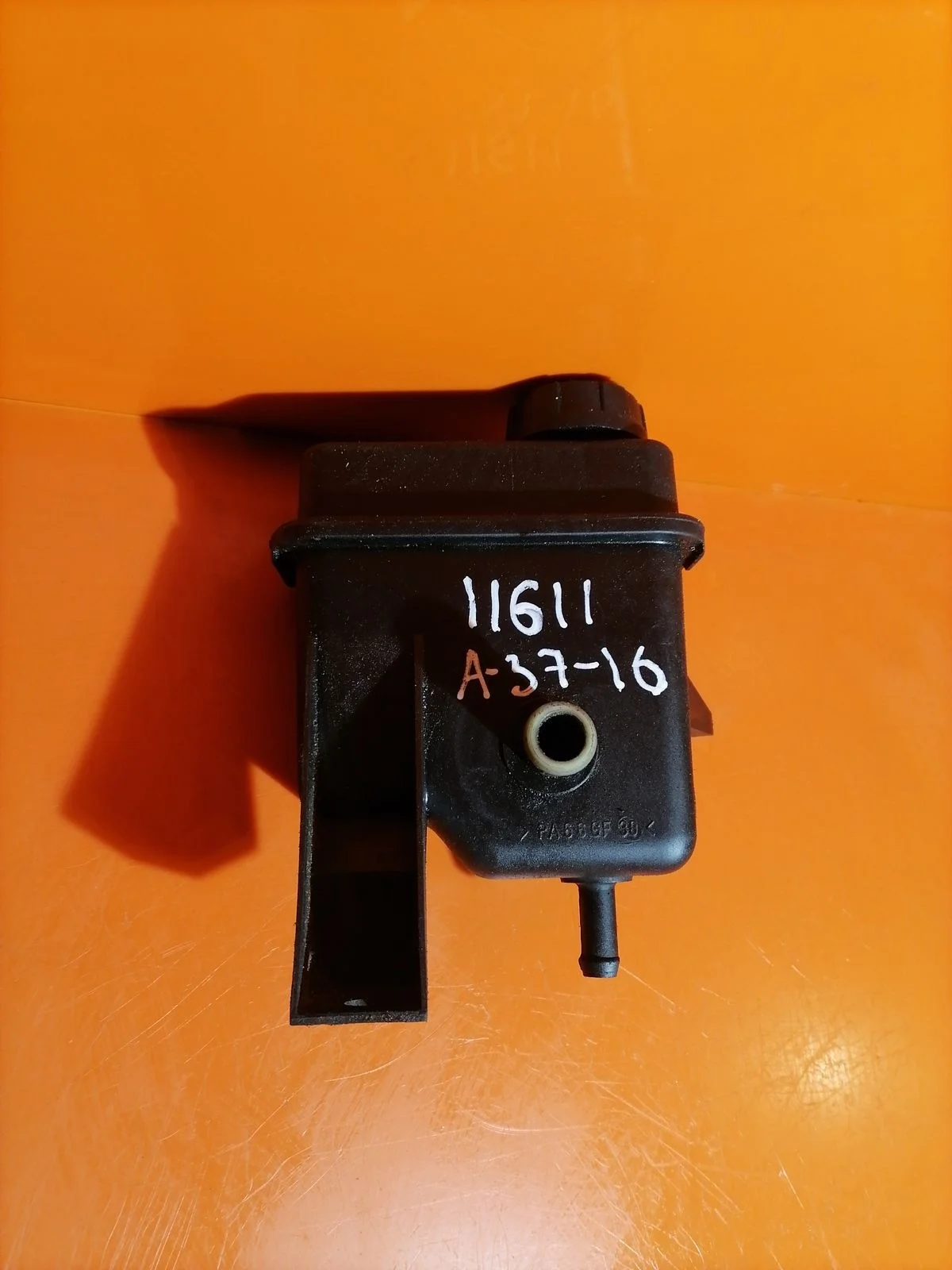 Бачок гидроусилителя (ГУР) Mitsubishi Carisma I рестайлинг (1999—2004)