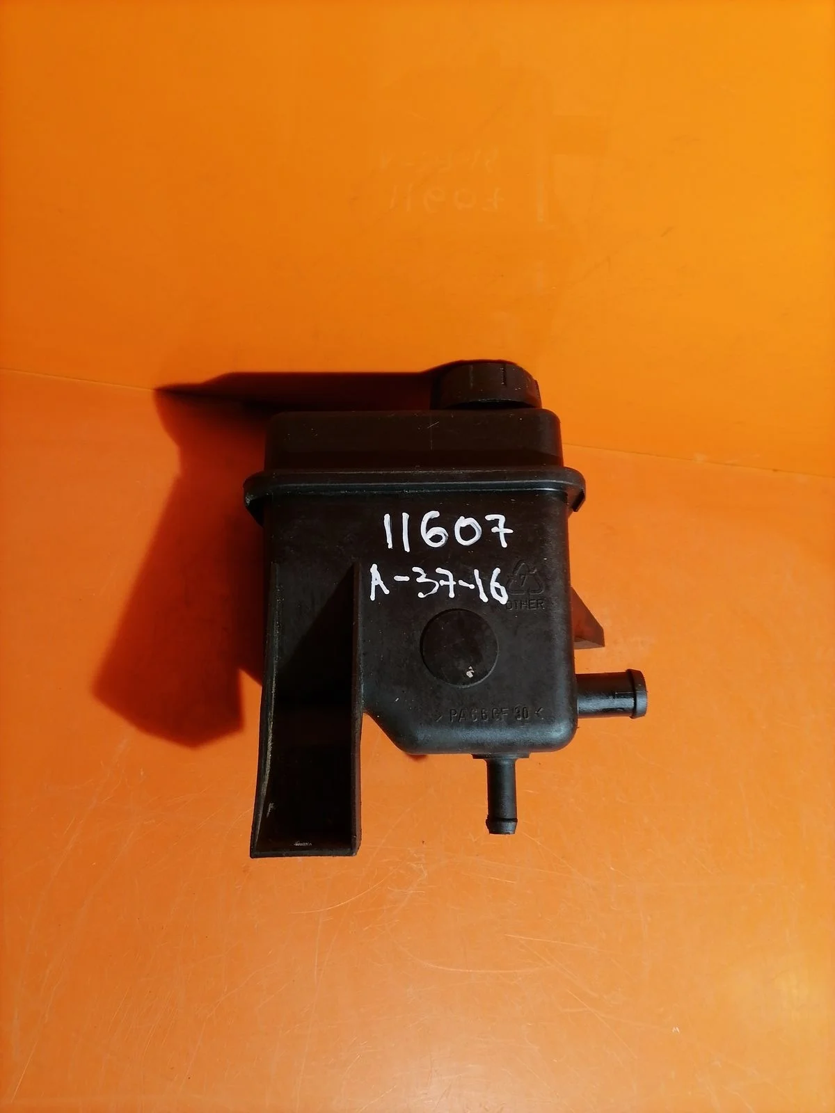 Бачок гидроусилителя (ГУР) Mitsubishi Carisma I рестайлинг (1999—2004)