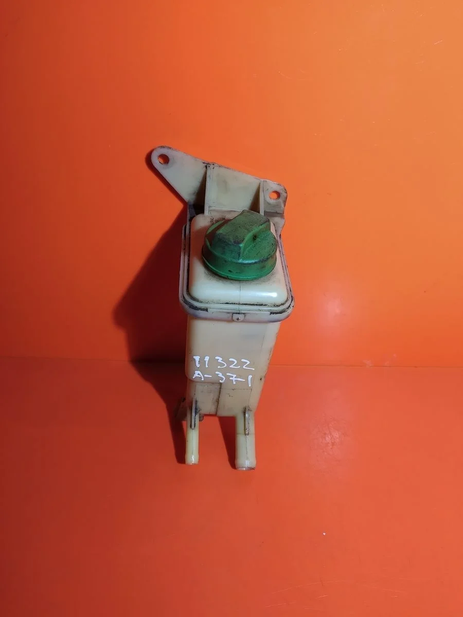 Бачок гидроусилителя (ГУР) Volkswagen Passat B5 (1996—2001)