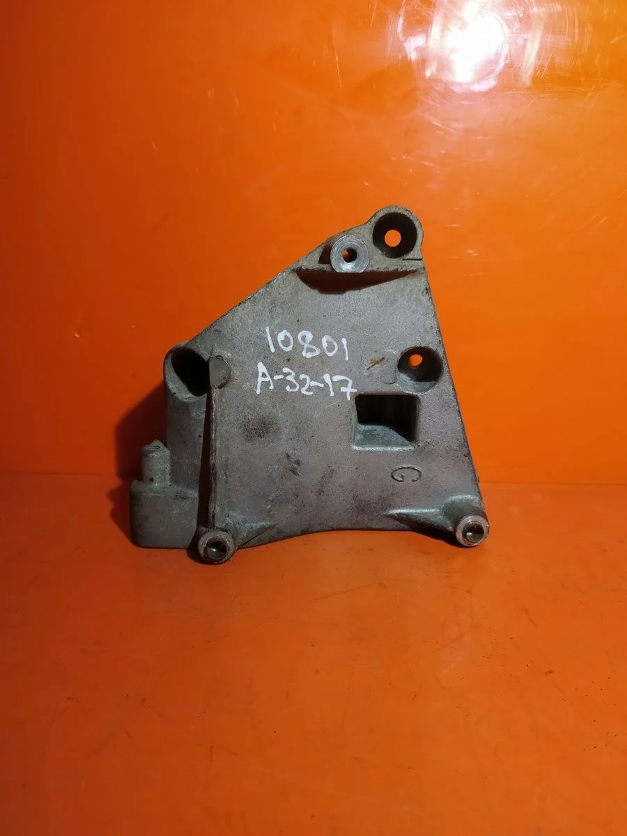 Кронштейн компрессора кондиционера BMW 5 серия E39 (1995—2000)