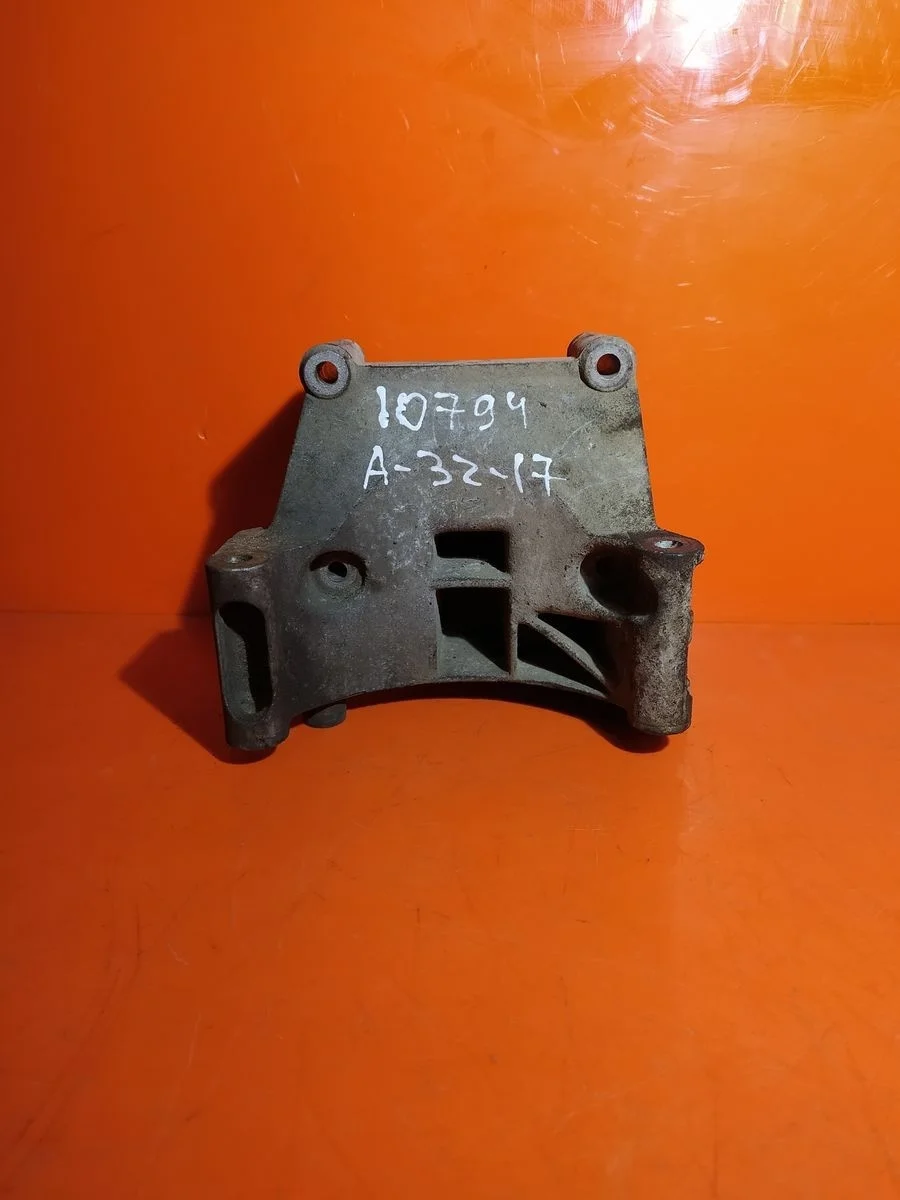 Кронштейн компрессора кондиционера BMW 3 серия E46 (1998—2003)