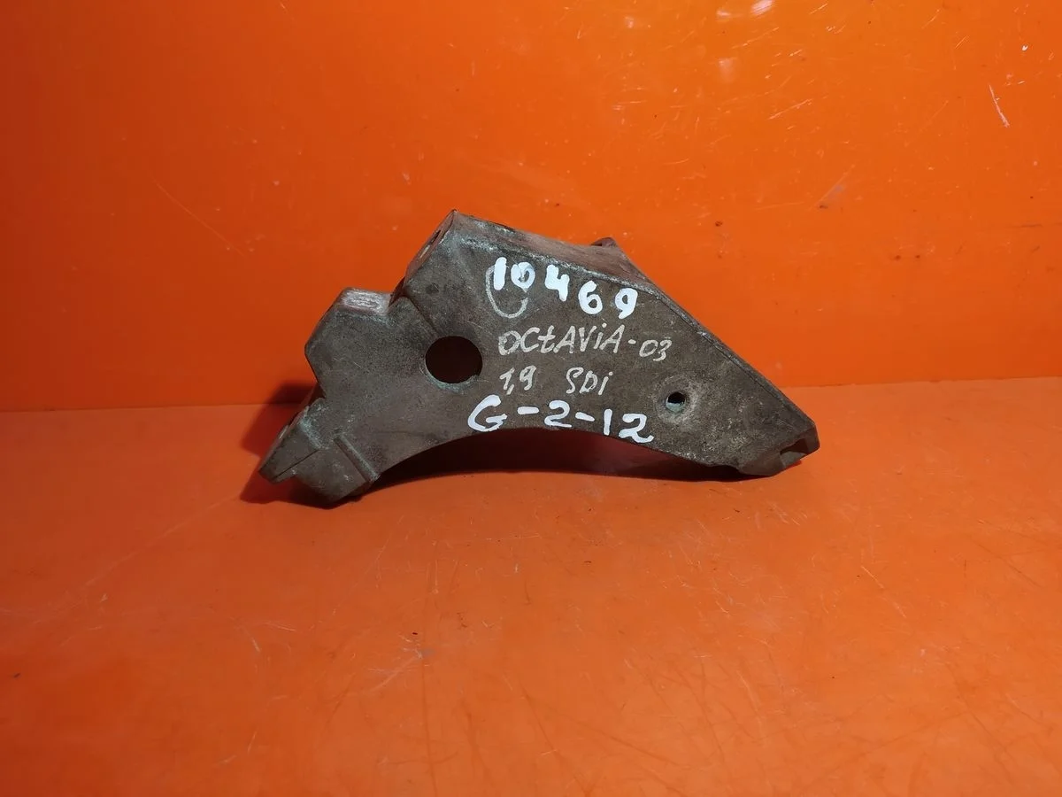 Кронштейн опоры КПП Skoda Octavia I рестайлинг (2000—2011)